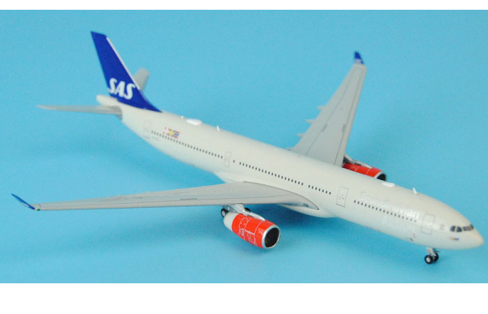 1/400 Model Airplane JC-Wings XX4302 SAS (Scandinavian Airlines) Airbus A330-300 LN-RKH Aircraft Diecast Model Collectibles, Scale Model.