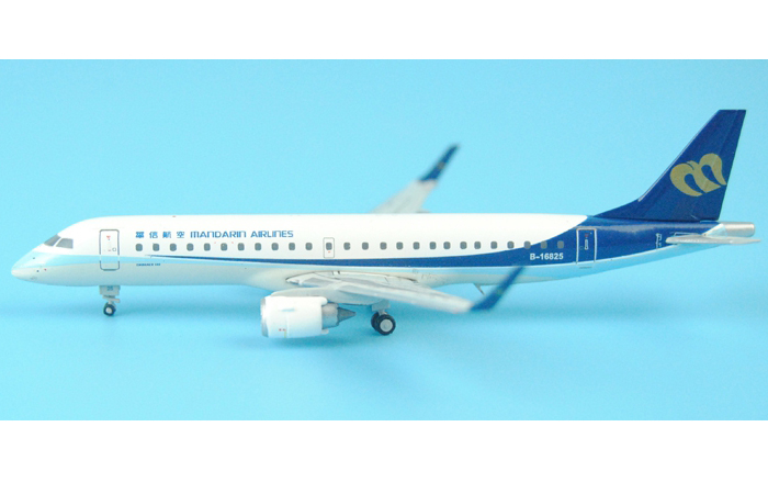 1/400 Model Airplane JC-Wings XX4667 Mandarin Airlines Embraer ERJ-190 B-16825 Aircraft Diecast Model Collectibles, Scale Model.