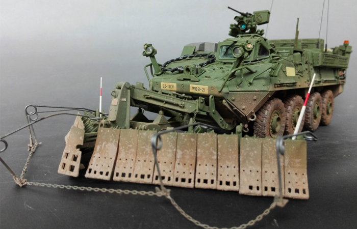 1/35 Scale Trumpet Plastic Model Kit 01575 M1132 Stryker Engineer Squad Vehicle With AMP/SMP.