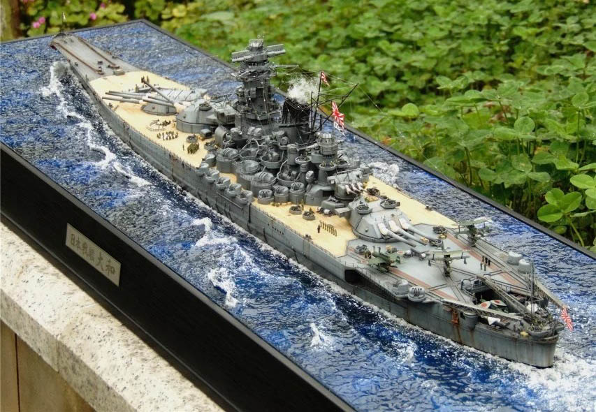 1/350 Scale Tamiya 78025 Japanese Battleship YAMATO Plastic Model Kit Premium Ed. With Sea Diorama.